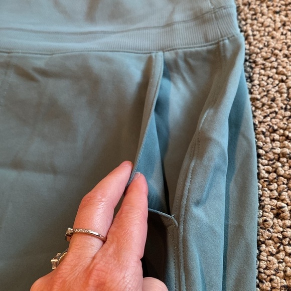 Athleta Pants Size 2X in Like New Condition - Picture 3 of 10